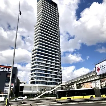 Secured Lux 1 Bedroom - Gym, Sauna, Parking - 142 Apartment *